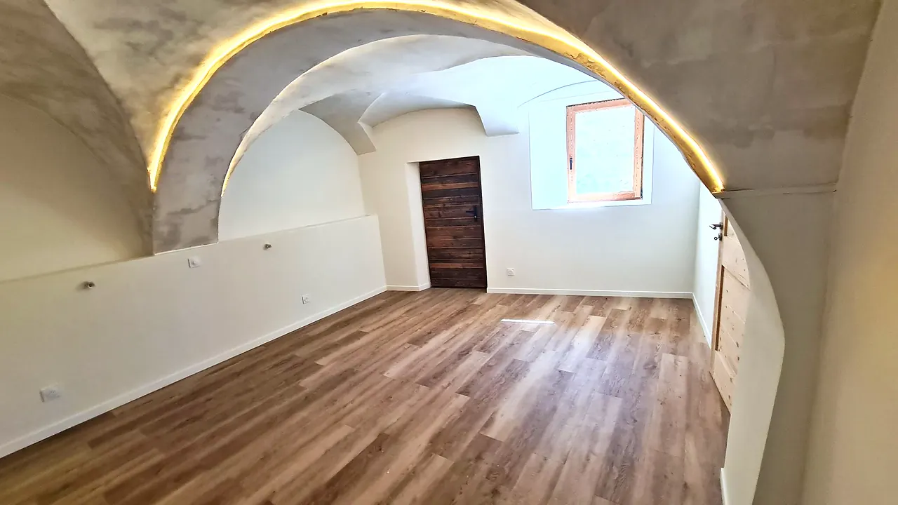 Chambre voûtée du rez-de-chaussée, voûtes mises en lumière